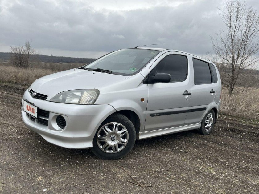 Машина daihatsu