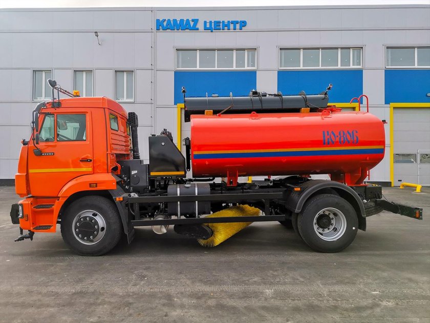 Поливомоечная машина ко-806