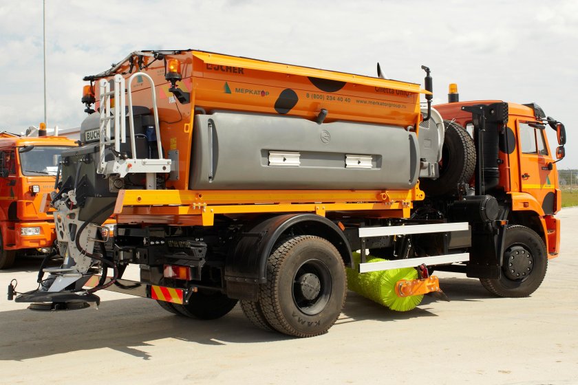 Машина дорожная комбинированная эд244км