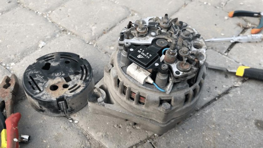 Щётки генератора ВАЗ 2112