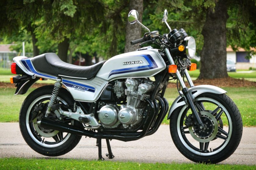 «Honda cb750f super Sport»