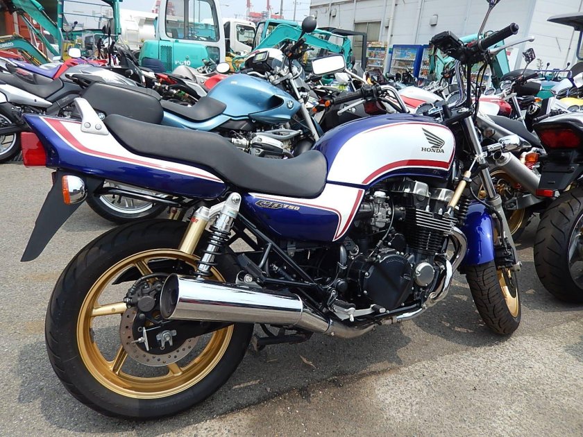 Хонда св 750