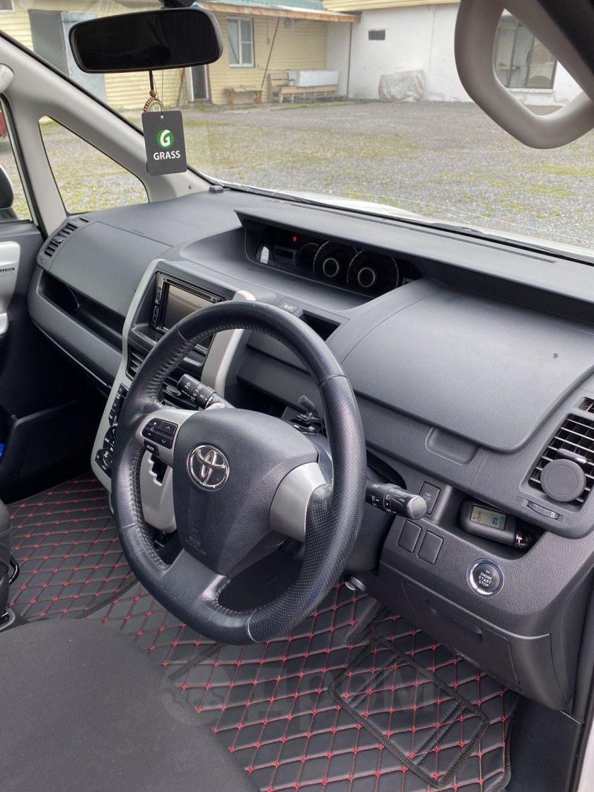 Toyota noah 2001 2007