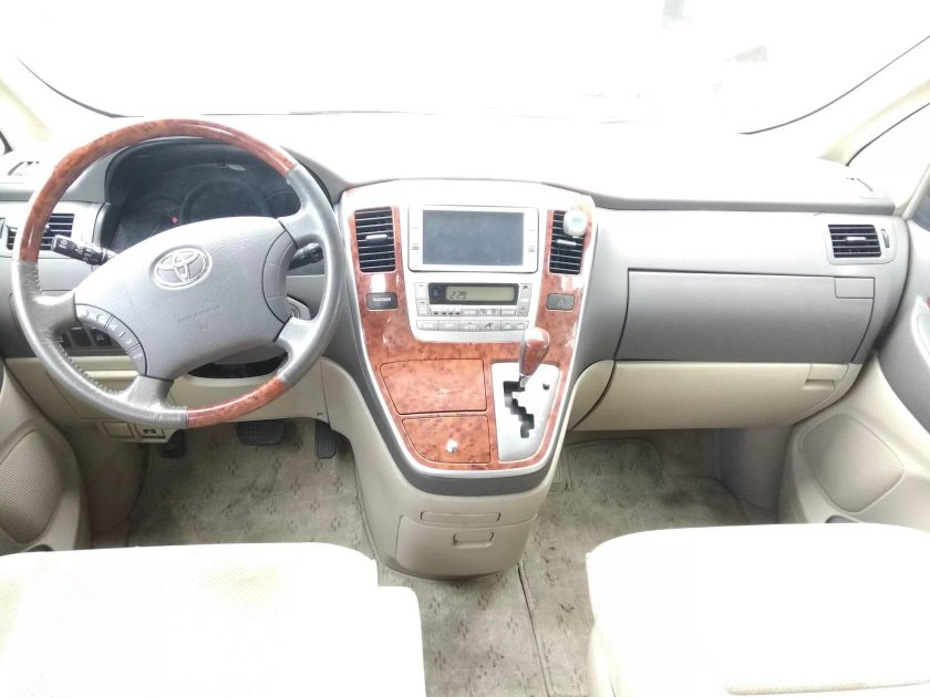 Toyota Alphard 2006 левый руль