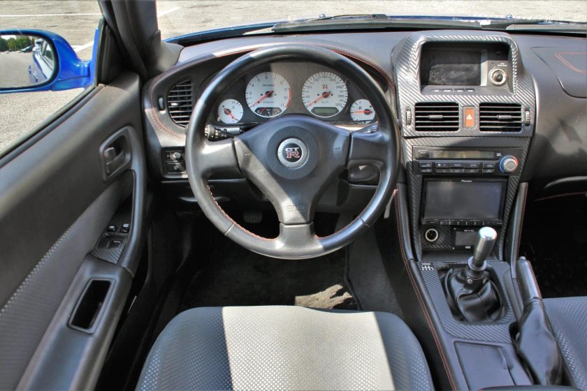 Skyline r34 салон левый руль