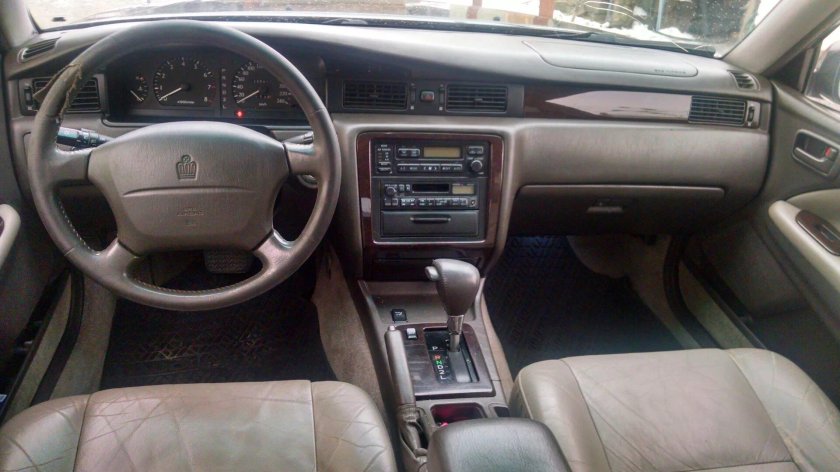 Toyota Crown s150 левый руль