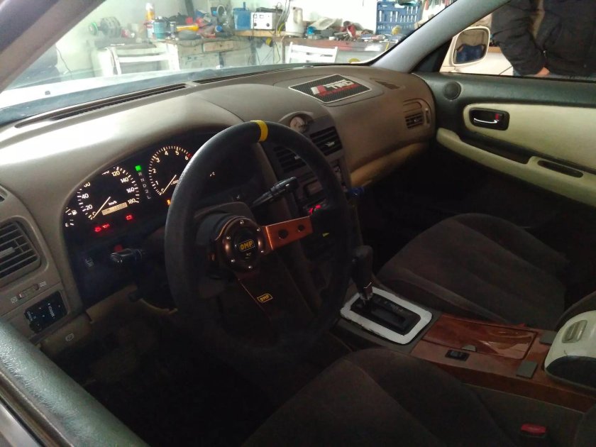 Тойота Марк 2 салон левый руль