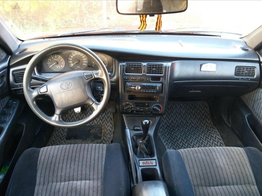 Toyota Carina 1992 салон