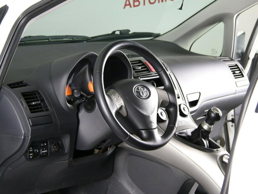 Toyota Auris 2008 салон