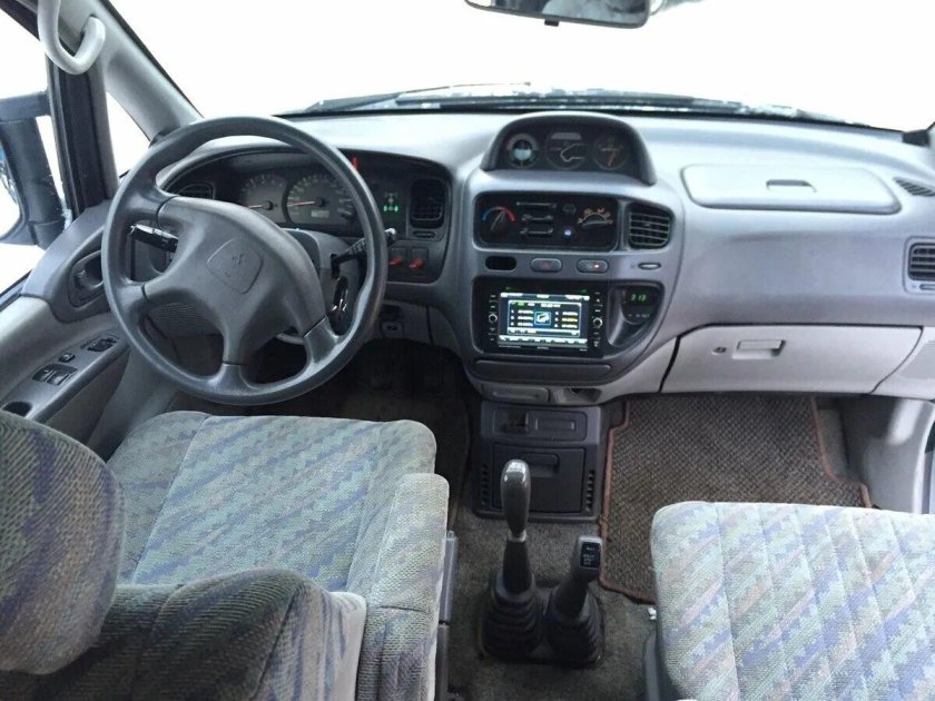 Mitsubishi Space Gear 1999 салон