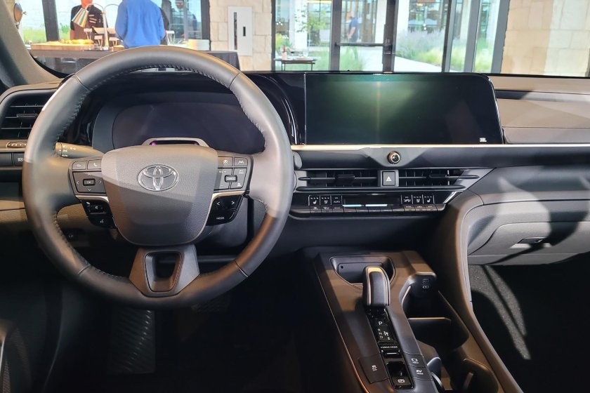 Toyota Crown 2023 кроссовер