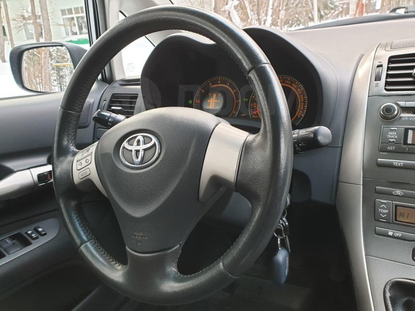 Тойота аурис 2008