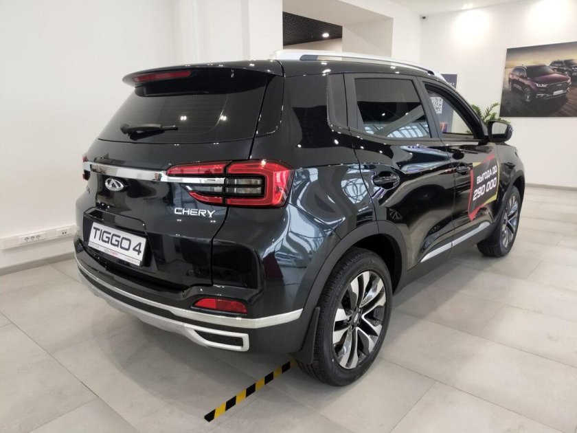 Тигго 4 черный