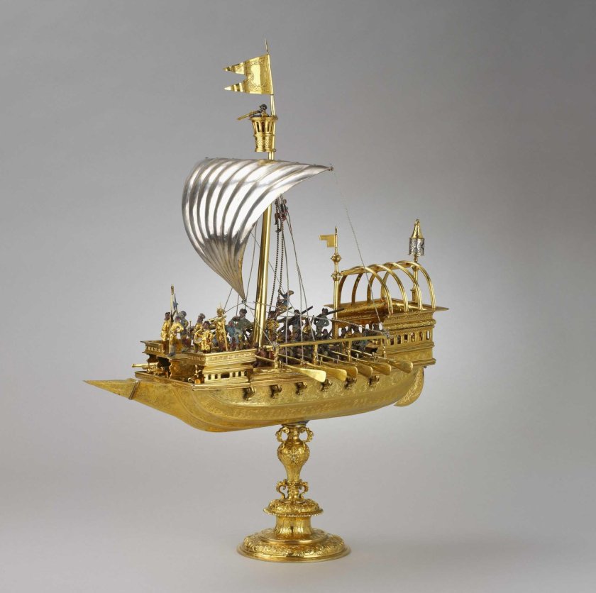 Кубок в виде корабля