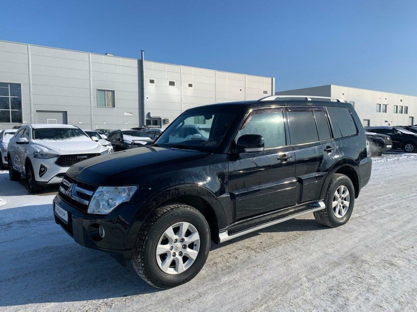 Mitsubishi pajero iv