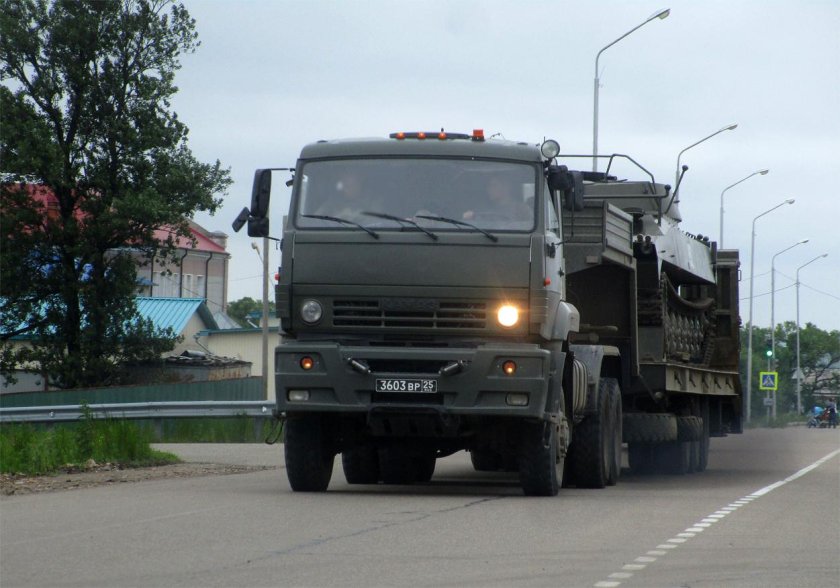 КАМАЗ 65225 армейский