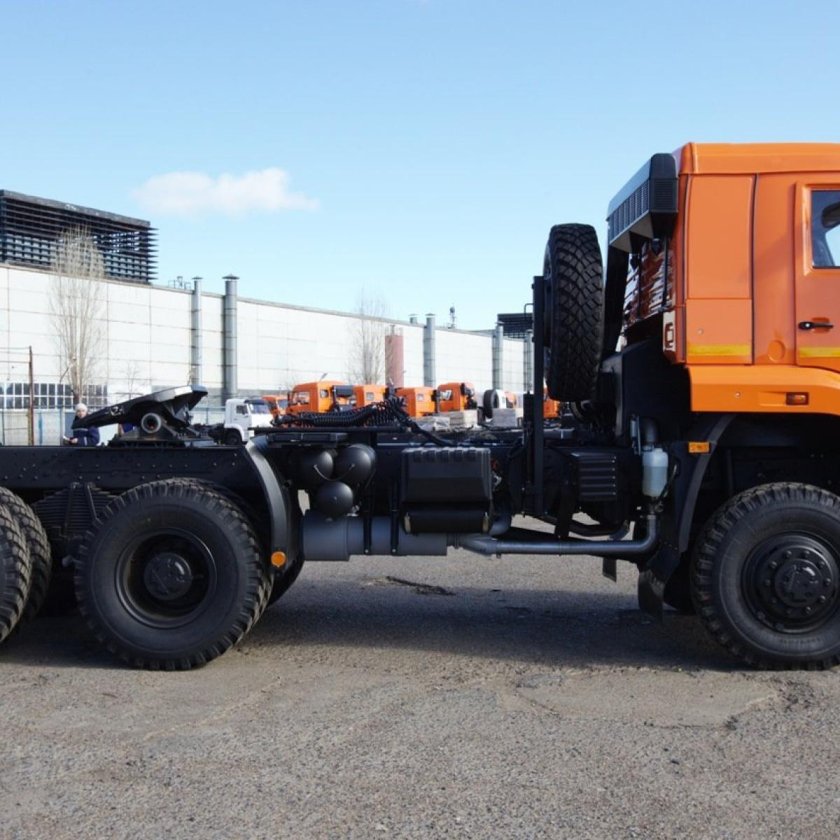 КАМАЗ 65225 вездеход тягач