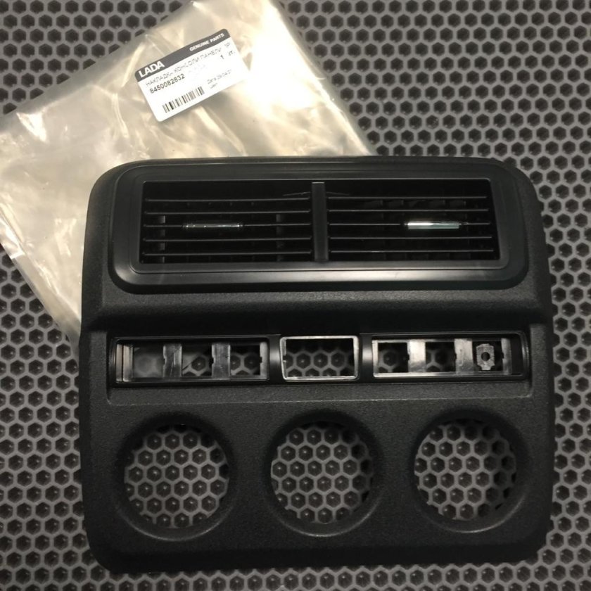 Накладка щитка приборов Нива 21213