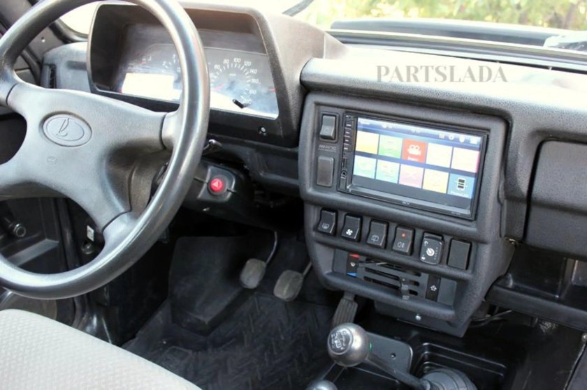 Консоль панели приборов Нива 21214 2din магнитола