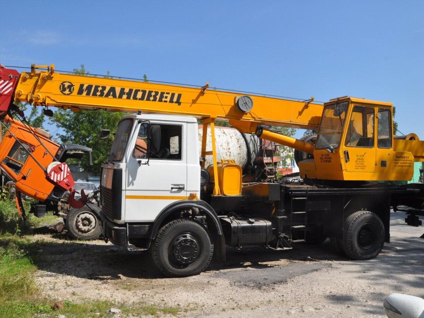 Кран автомобильный КС-35715