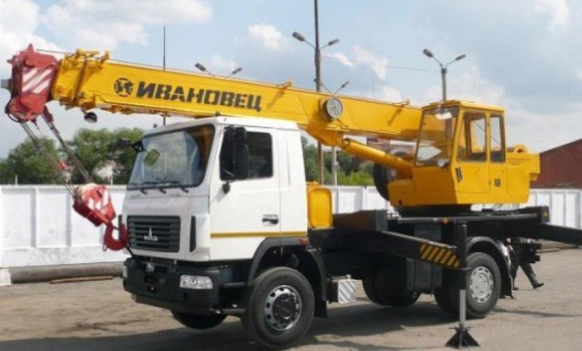 Автокран Ивановец КС-35715