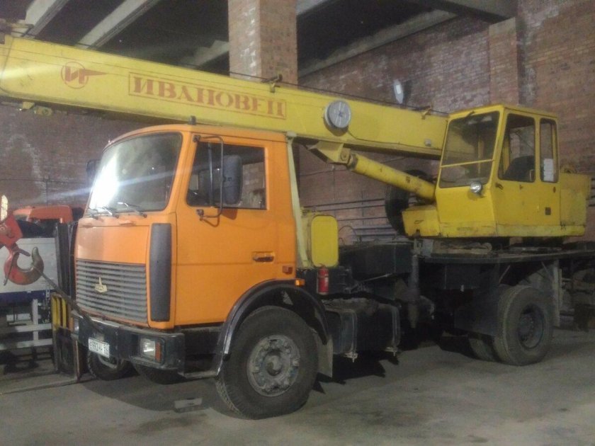 Автокран Ивановец КС-35715