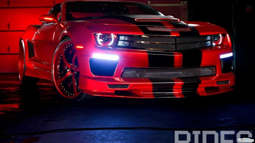 Шевроле Мустанг красная