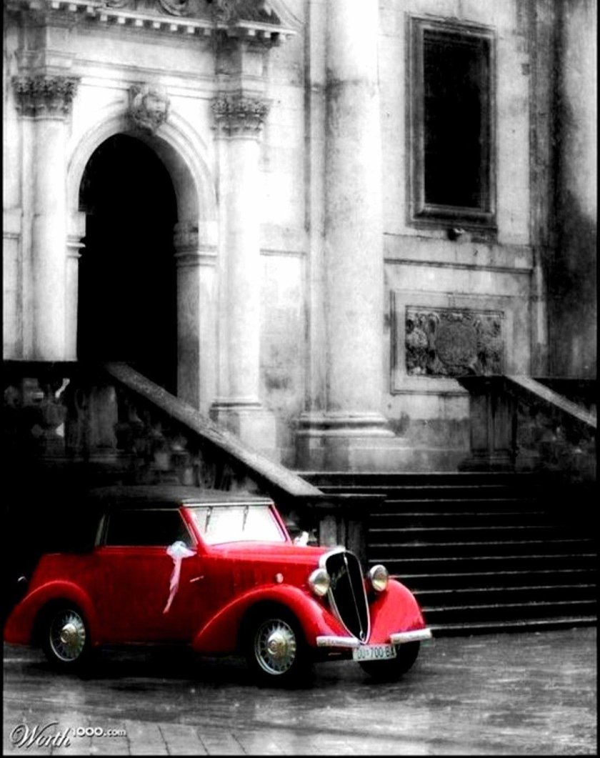 Красная ретро машина