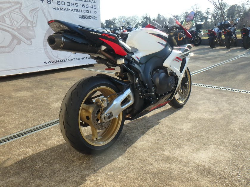 Honda cbr 1000 rr ra fireblade