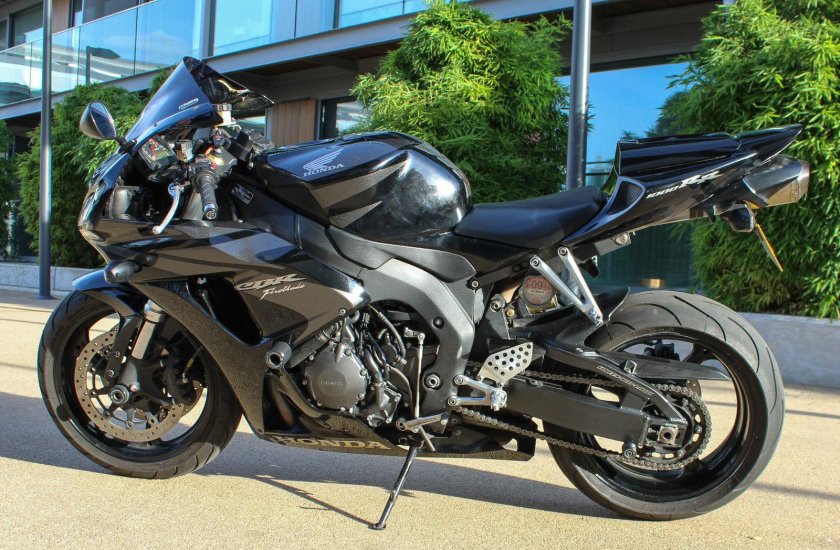 Honda cbr1000rr Black