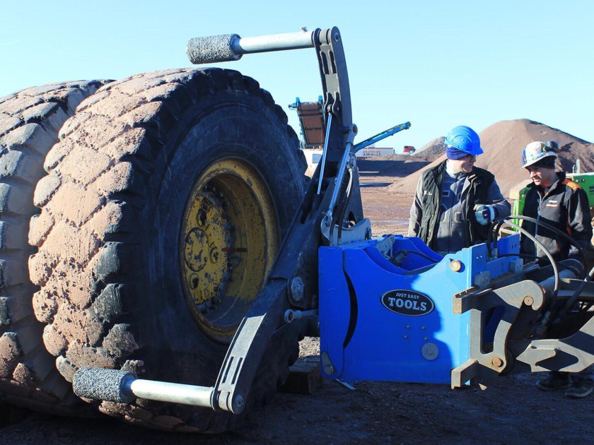 Шинный манипулятор колесосъемник