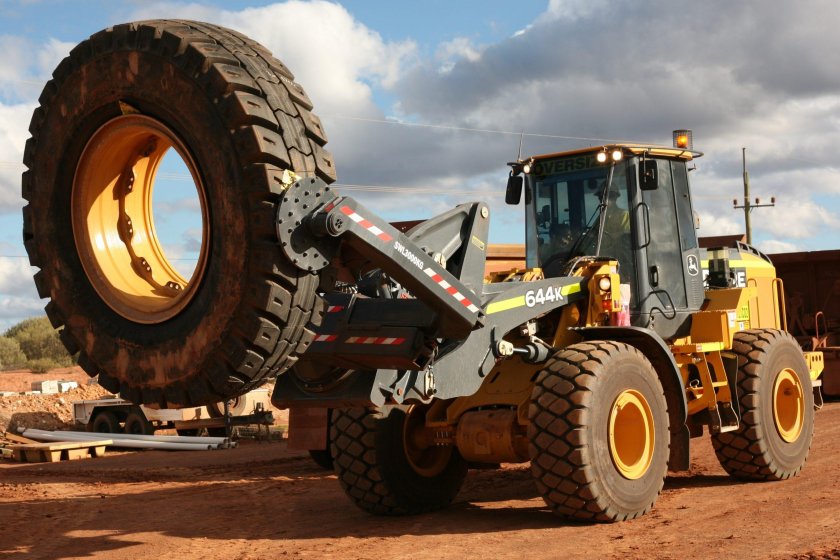 Шинный манипулятор колесосъемник