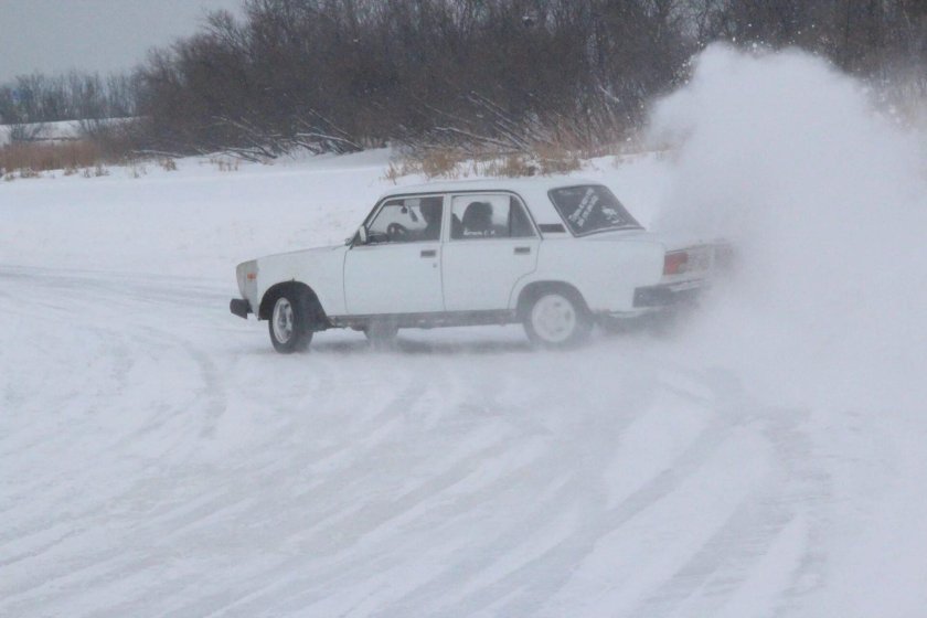 ВАЗ 2107 белая дрифт