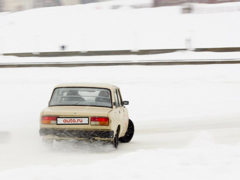 Дрифт ВАЗ 2105 бежевая