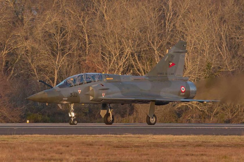 Мираж-2000 самолет