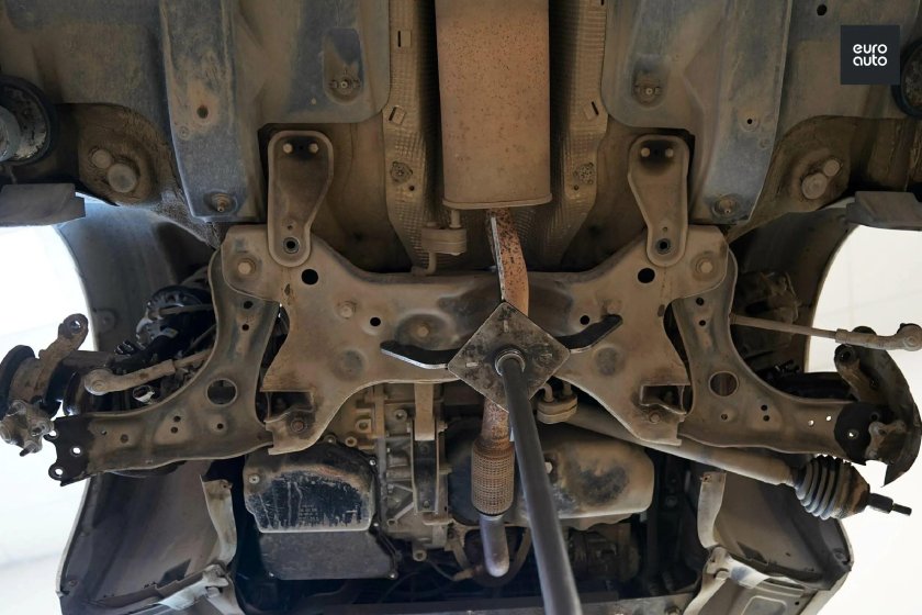 Болт крепления подрамника Шкода Рапид