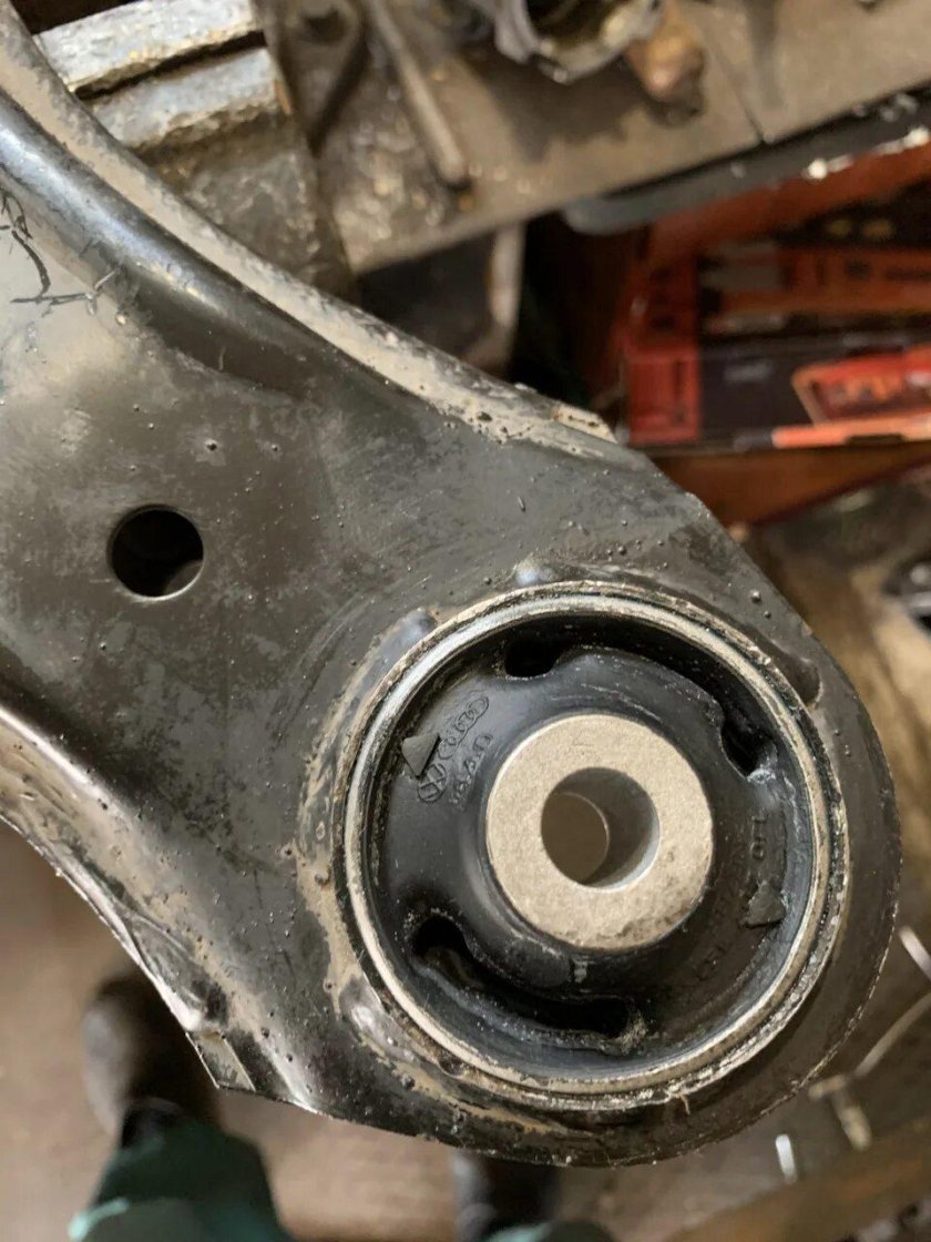 Сайлентблок переднего рычага Skoda Octavia mk1