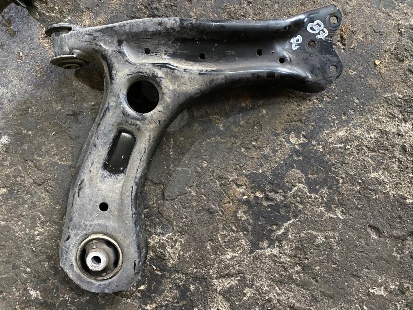 Рычаг передний правый volkswagen polo