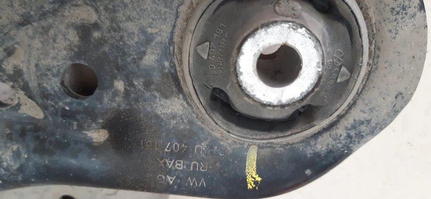 Сайлентблоки передних рычагов Шкода Рапид 2016