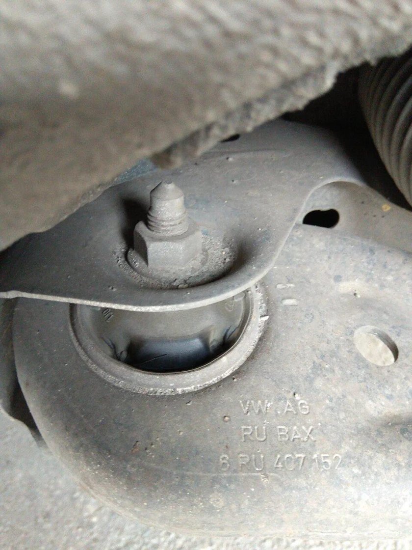 Сайлентблоки Шкода Рапид