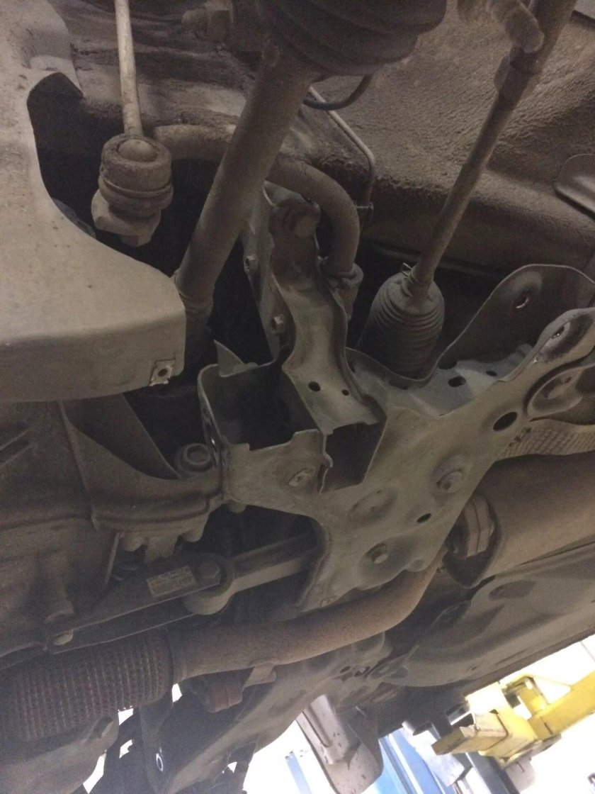 Сайлентблоки передних рычагов Шкода Рапид