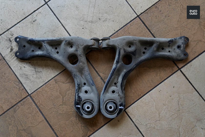 Сайлентблоки передних рычагов Шкода Рапид