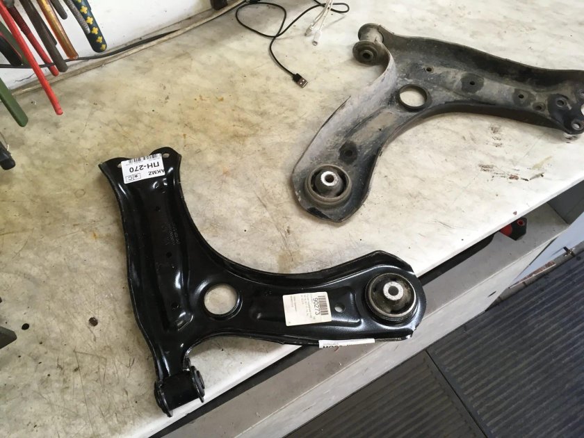 Рычаг передний Шкода Фабия 2