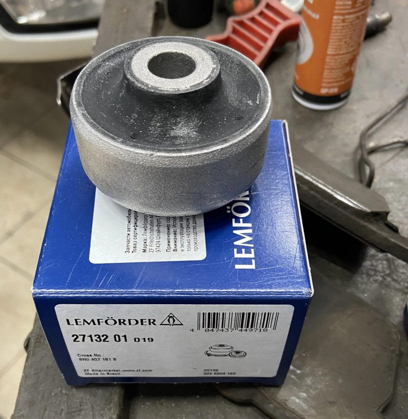 Сайлентблоки передних рычагов Шкода Рапид 2014