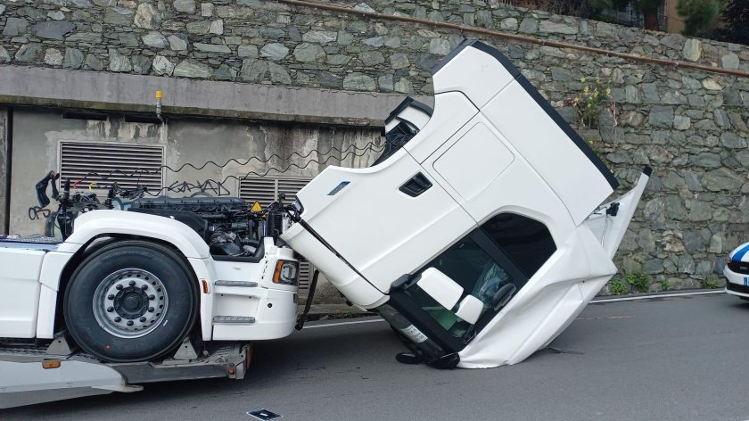 Большие грузовики