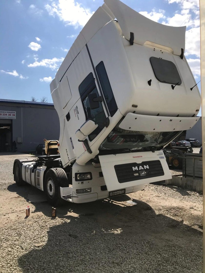 Даф 105 с поднятой кабиной