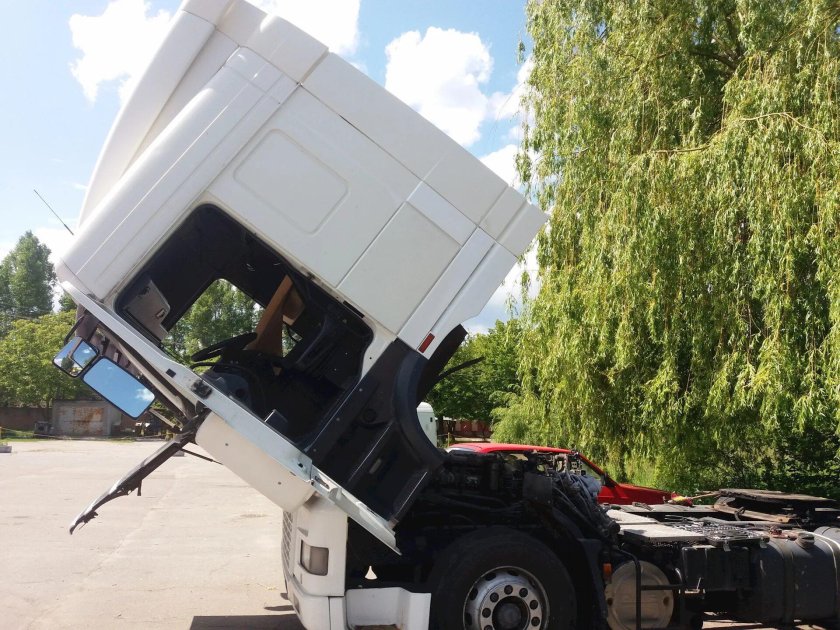 DAF 95 откинутая кабина