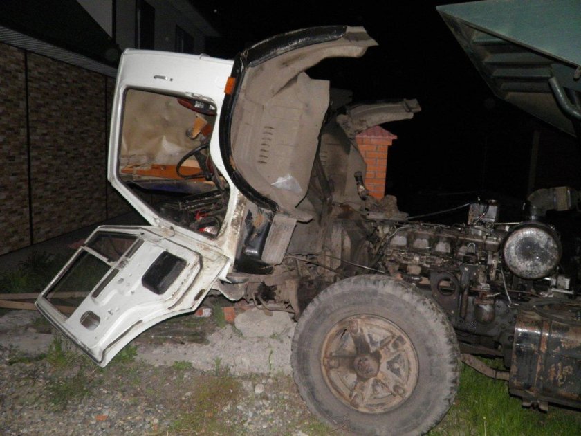 КАМАЗ 5511 С поднятой кабиной