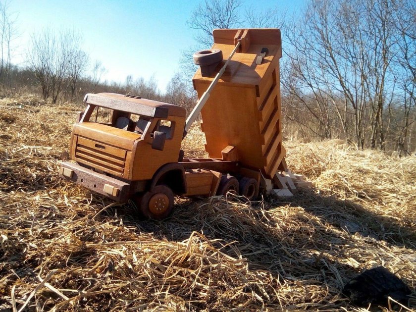 Деревянный КАМАЗ