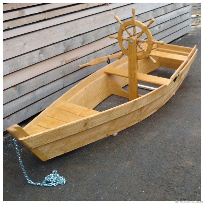 Лодка весельная деревянная
